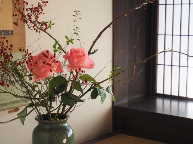 新しい家の和室の床の間に 花を飾りませんか 一建設株式会社 はじめの注文住宅 新築一戸建て 建売住宅の一建設 新しい家の和室の床の間に 花を飾りませんか 一建設株式会社 はじめの注文住宅 新築一戸建て 建売住宅の一建設