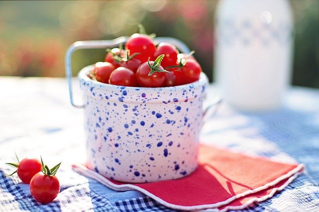 cherry-tomatoes-g4e8b98927_640